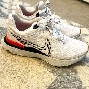 Nike Fly Knit Cheetah Print Women’s Sneakers Size 7.5